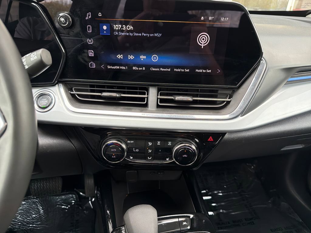 Certified 2025 Chevrolet Trax LT w/ LT Convenience Package FWD image 21