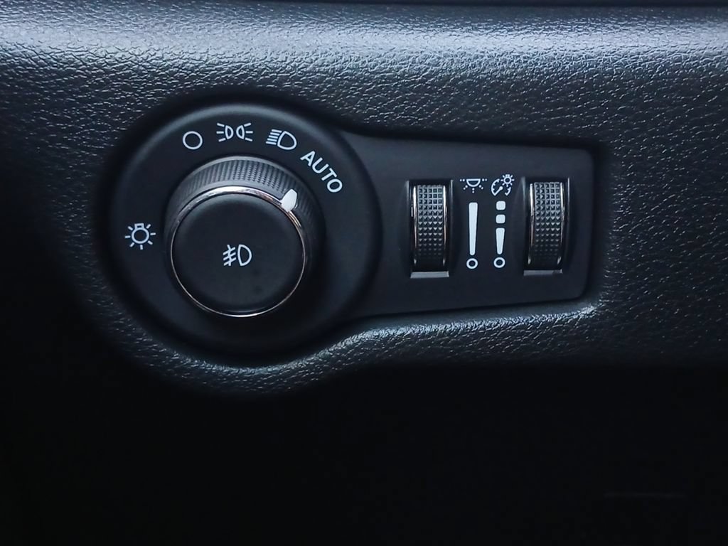 Used 2026 Chrysler Pacifica Limited w/ S Appearance Package FWD image 12