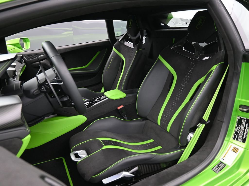 Used 2023 Lamborghini Huracan Tecnica image 5