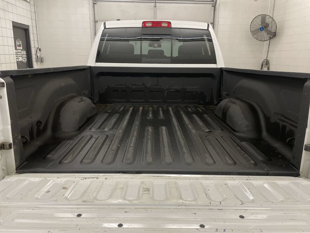 Used 2015 RAM 1500 Classic SLT AWD/4WD image 17
