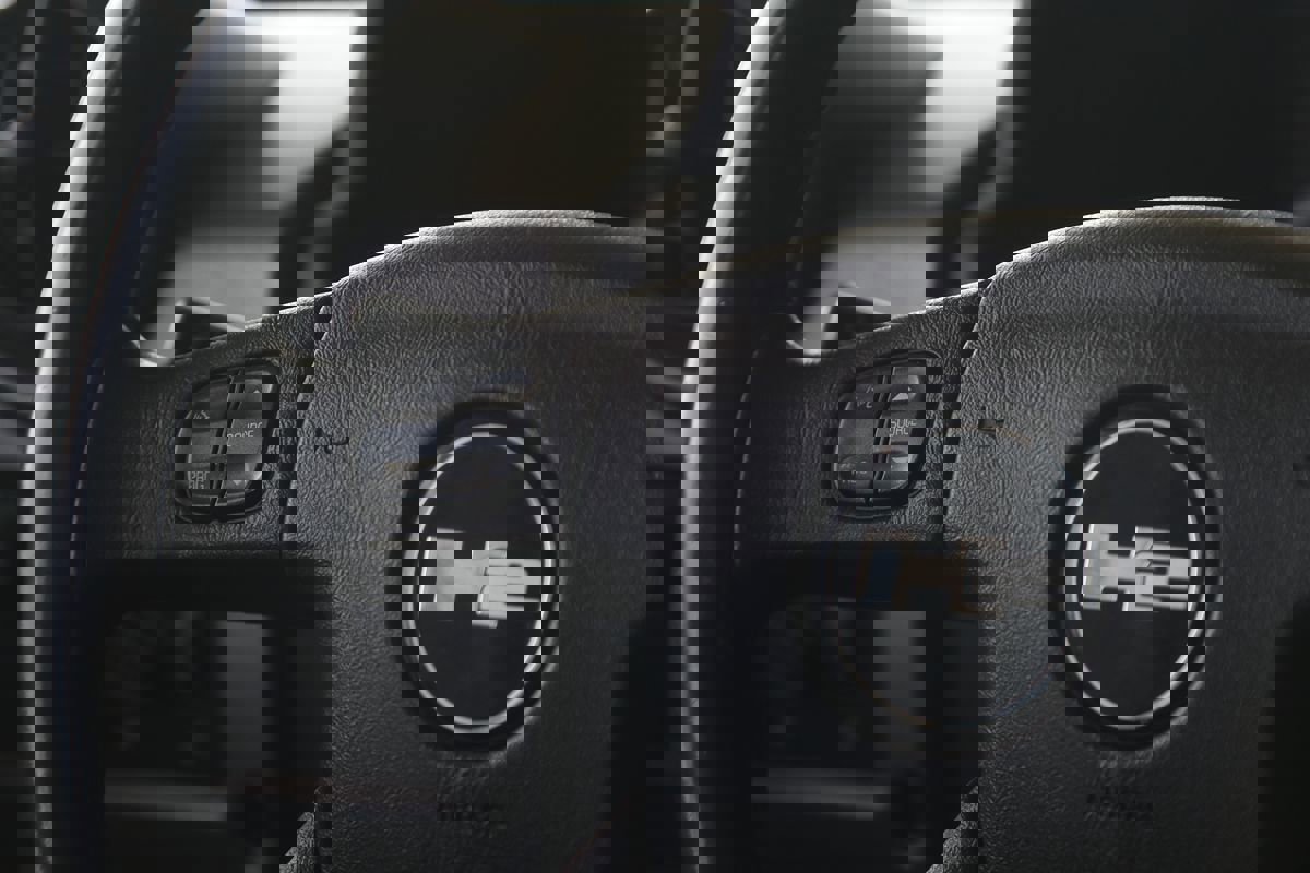 Used 2004 HUMMER H2 w/ Preferred Equipment Group image 22