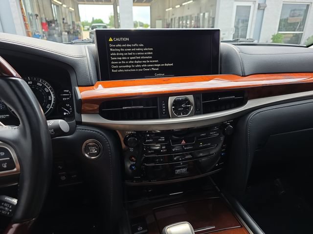 Used 2019 Lexus LX 570 4WD w/ Luxury Package image 22