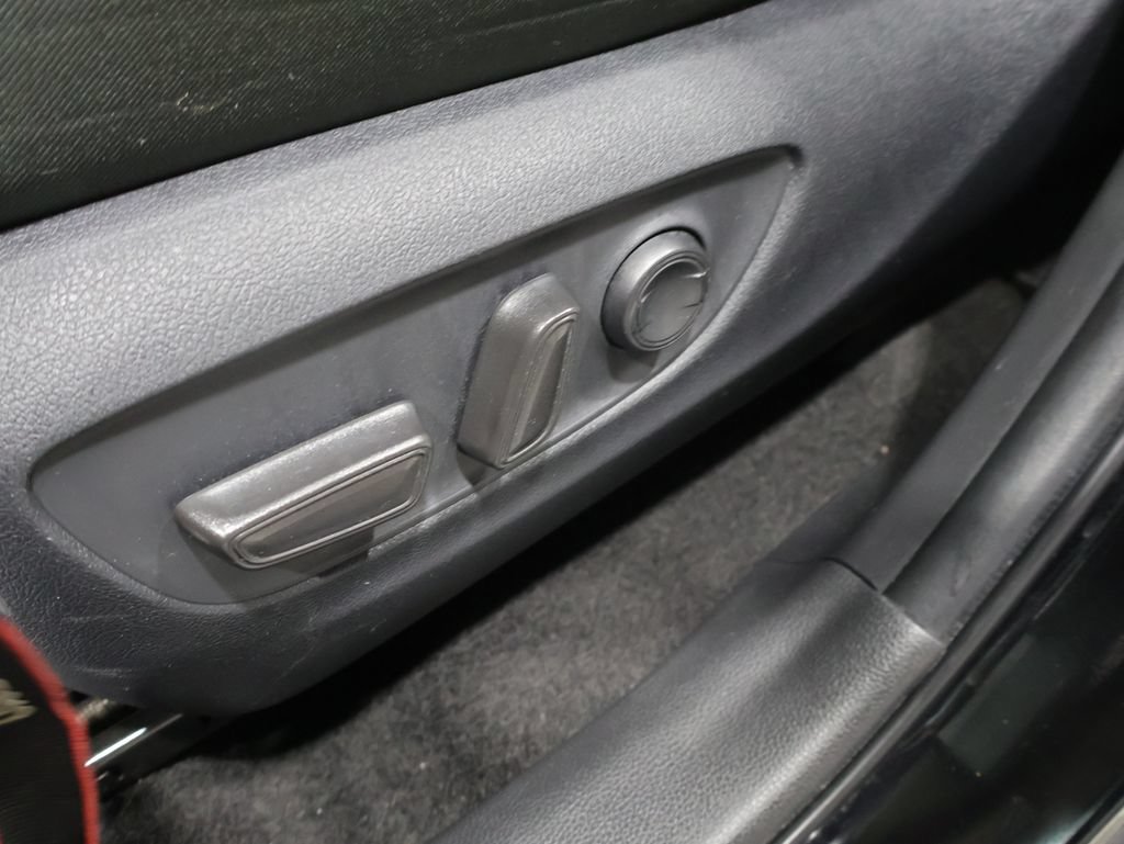 Used 2025 Toyota RAV4 XLE FWD image 12