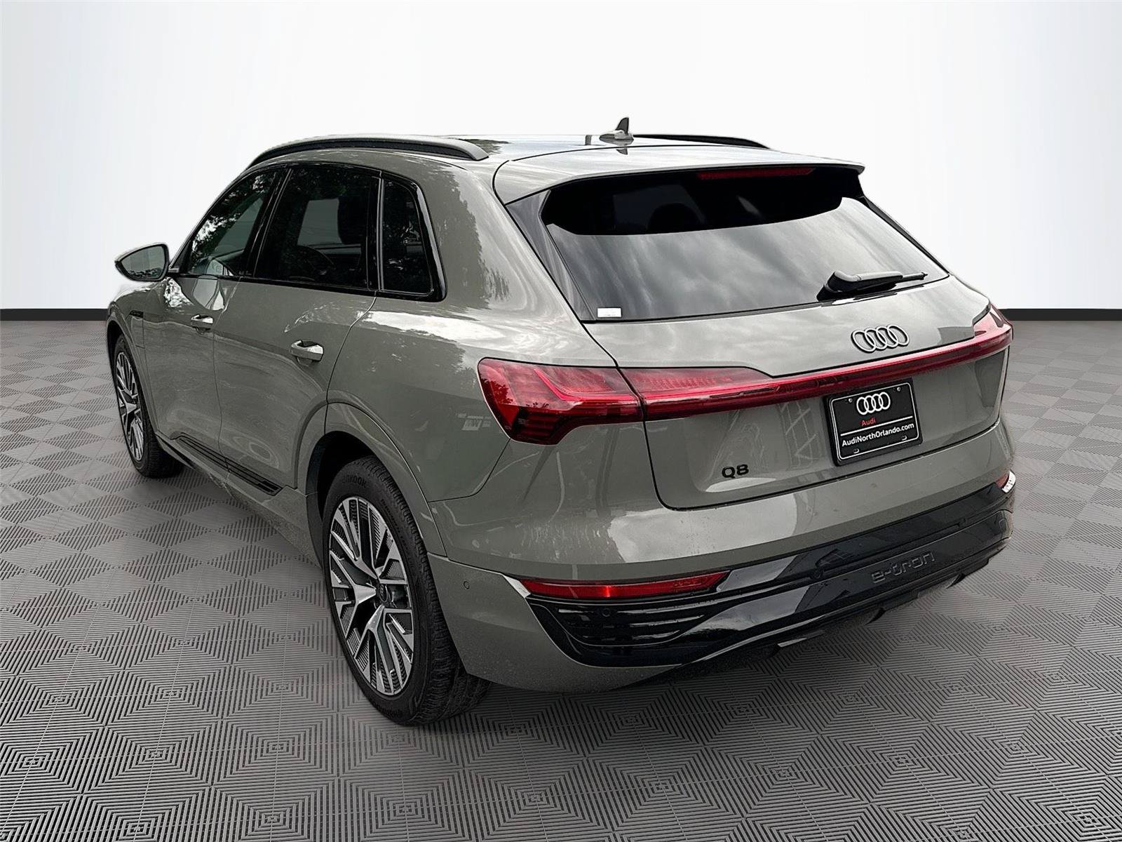 Certified 2024 Audi Q8 e-tron Premium Plus w/ Premium Plus Package AWD/4WD image 5