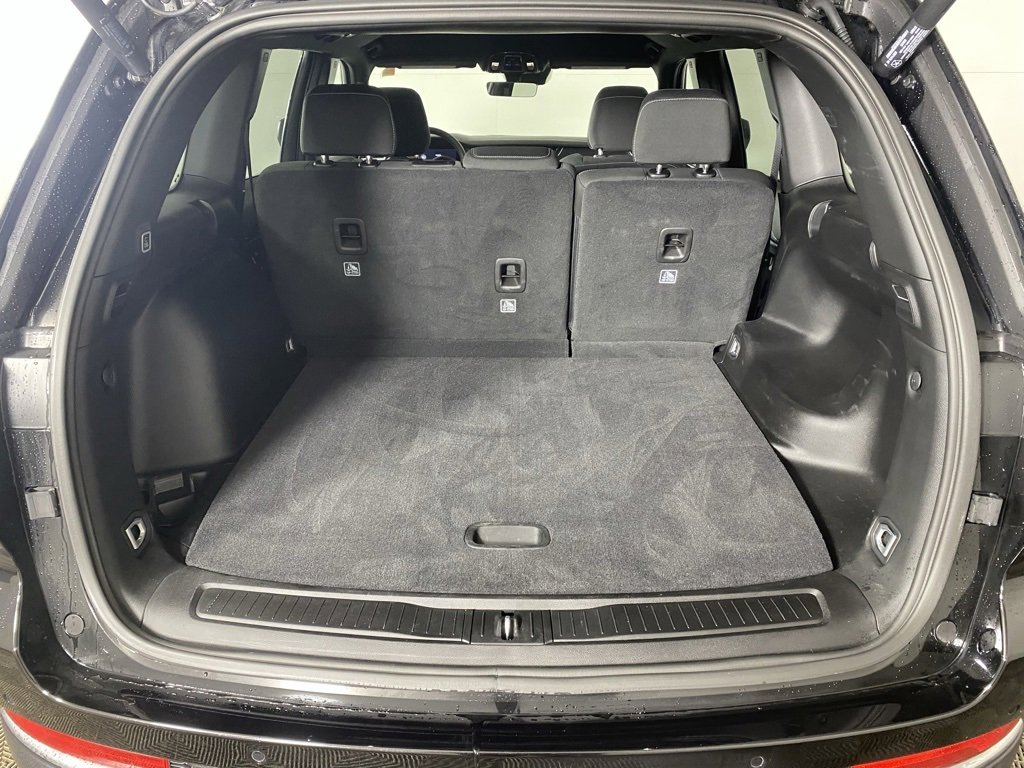 Used 2025 Jeep Grand Cherokee Laredo w/ Luxury Tech Group I image 28