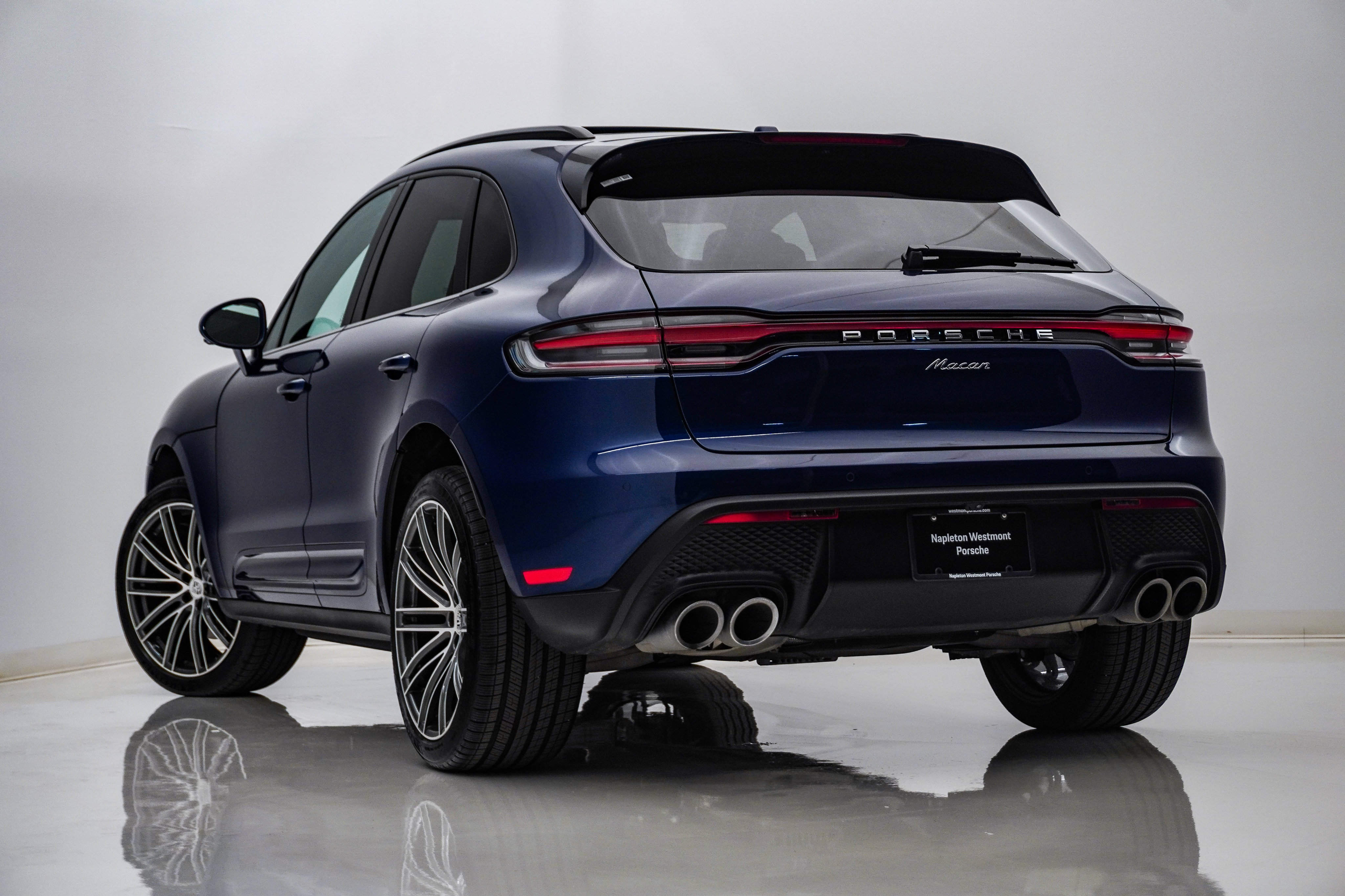 Certified 2026 Porsche Macan AWD/4WD image 3