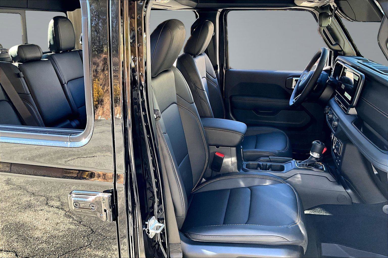 New 2026 Jeep Gladiator Sport AWD/4WD image 9