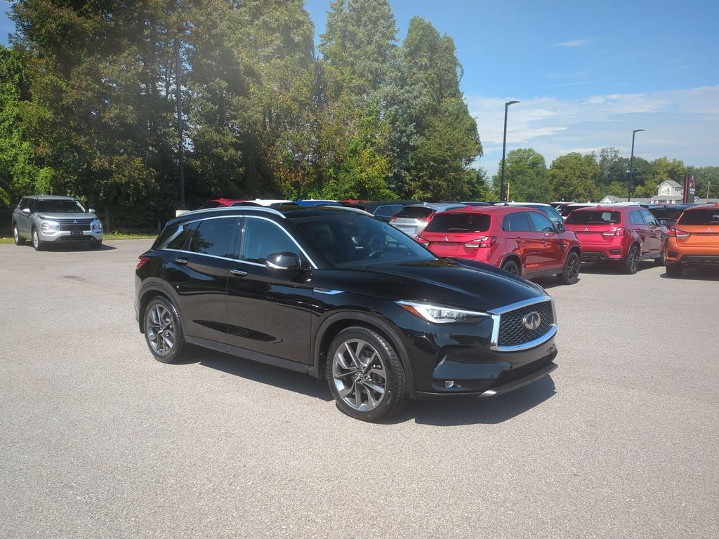 Used 2019 INFINITI QX50 Essential w/ Sensory Package AWD/4WD image 3
