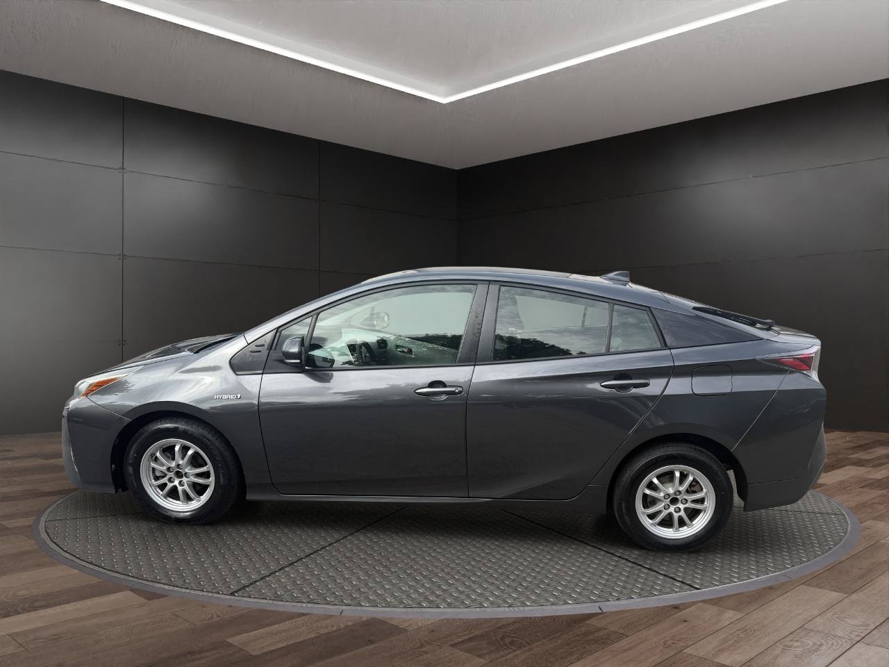 Used 2016 Toyota Prius Two FWD image 5