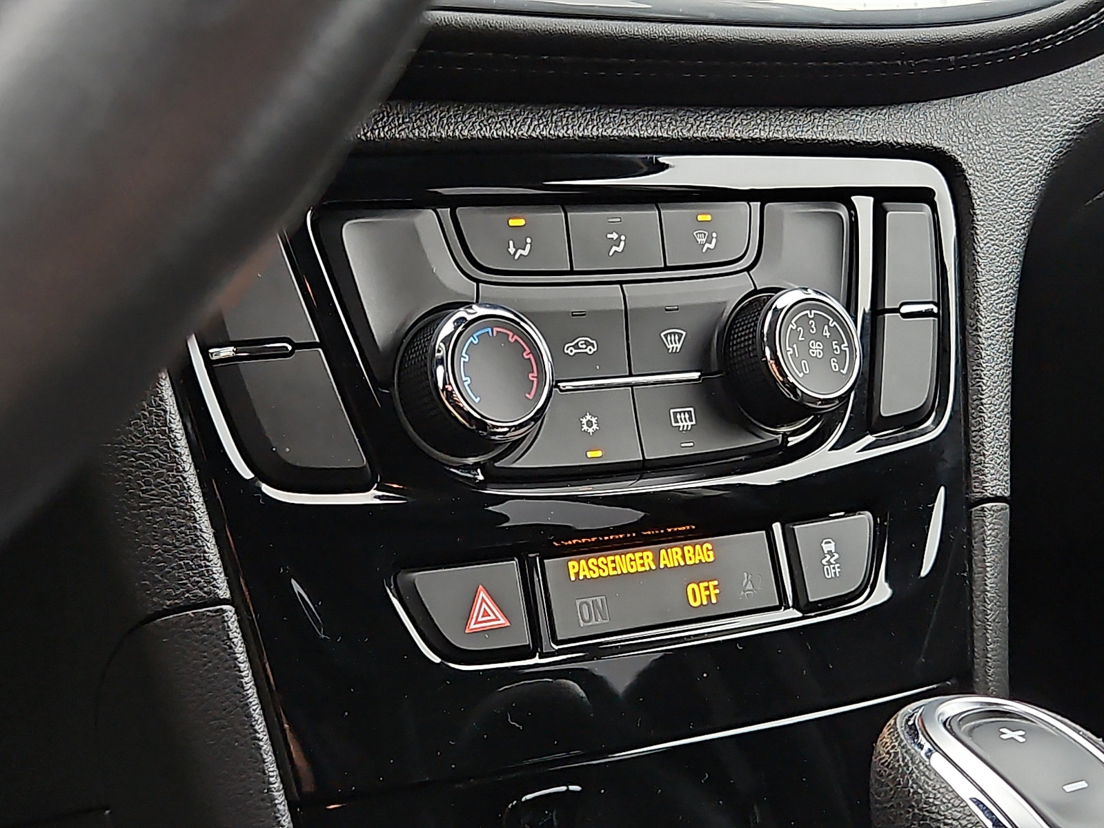 Used 2020 Buick Encore Preferred w/ Safety Package image 15