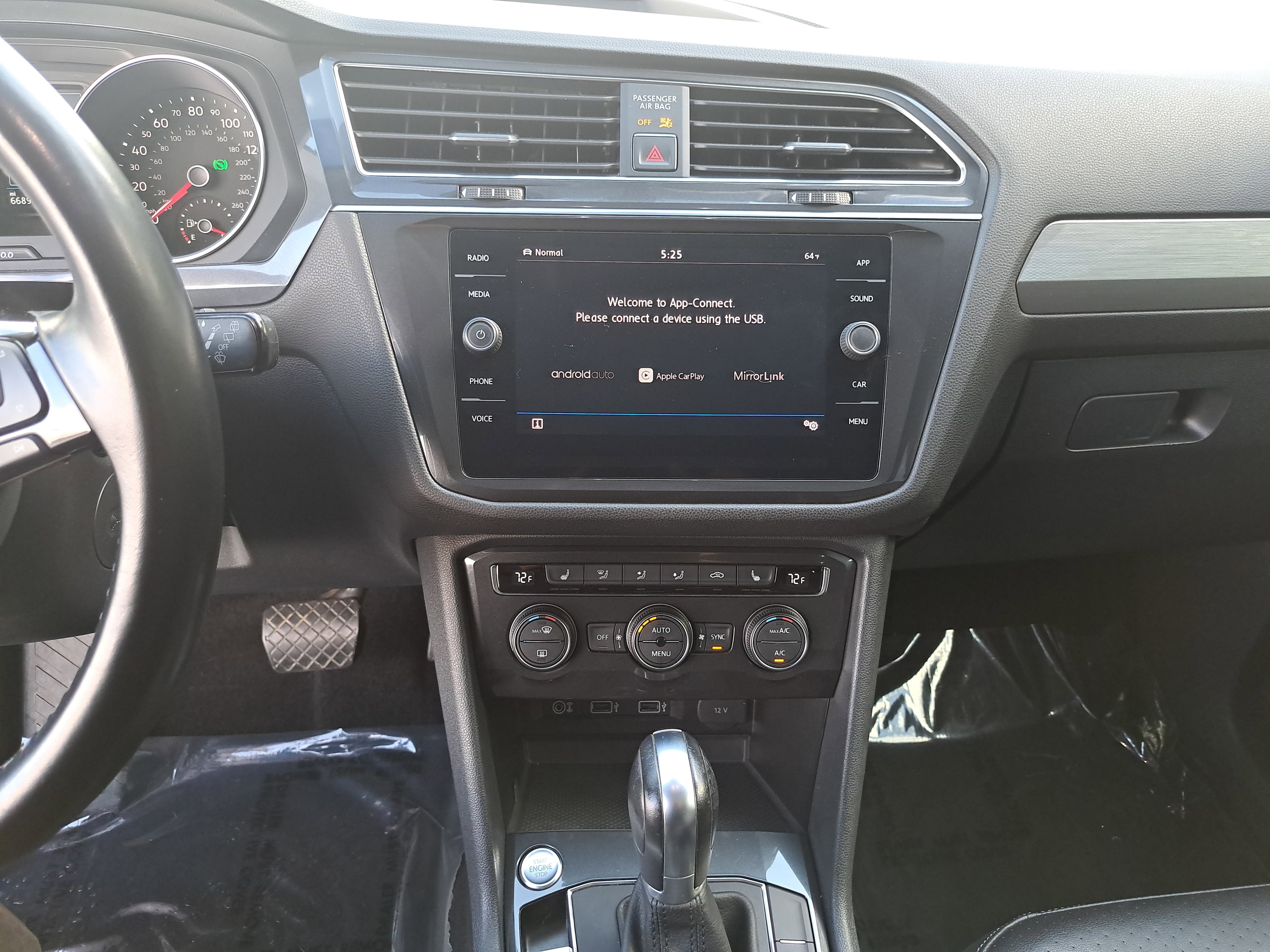 Used 2018 Volkswagen Tiguan SE w/ Panoramic Sunroof Package AWD/4WD image 19