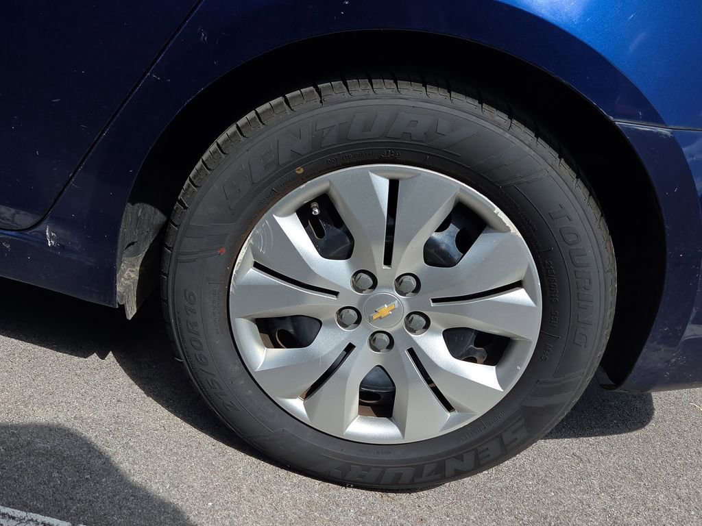 Used 2012 Chevrolet Cruze LS w/ Connectivity Package FWD image 7