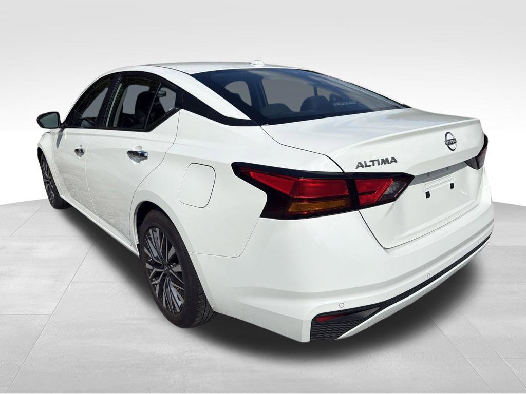 Used 2025 Nissan Altima 2.5 SV FWD image 12