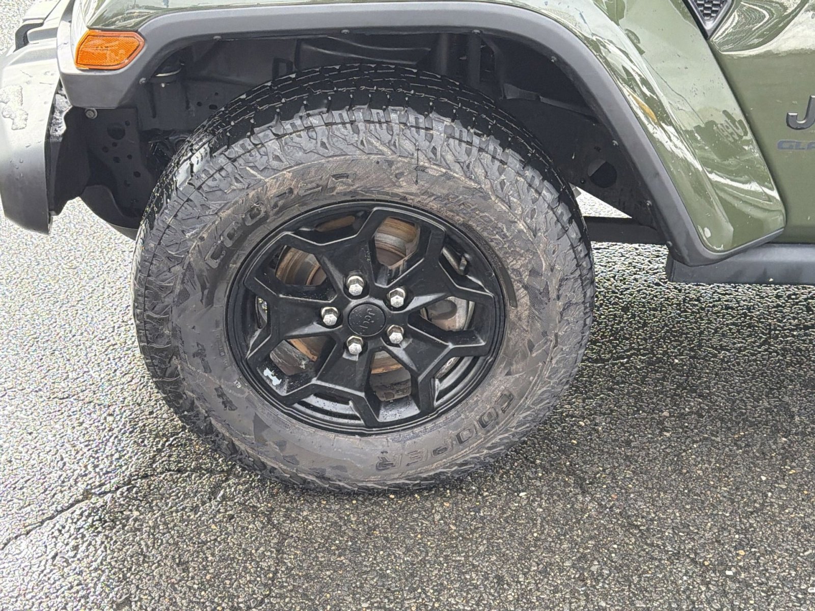 Used 2021 Jeep Gladiator Willys image 12