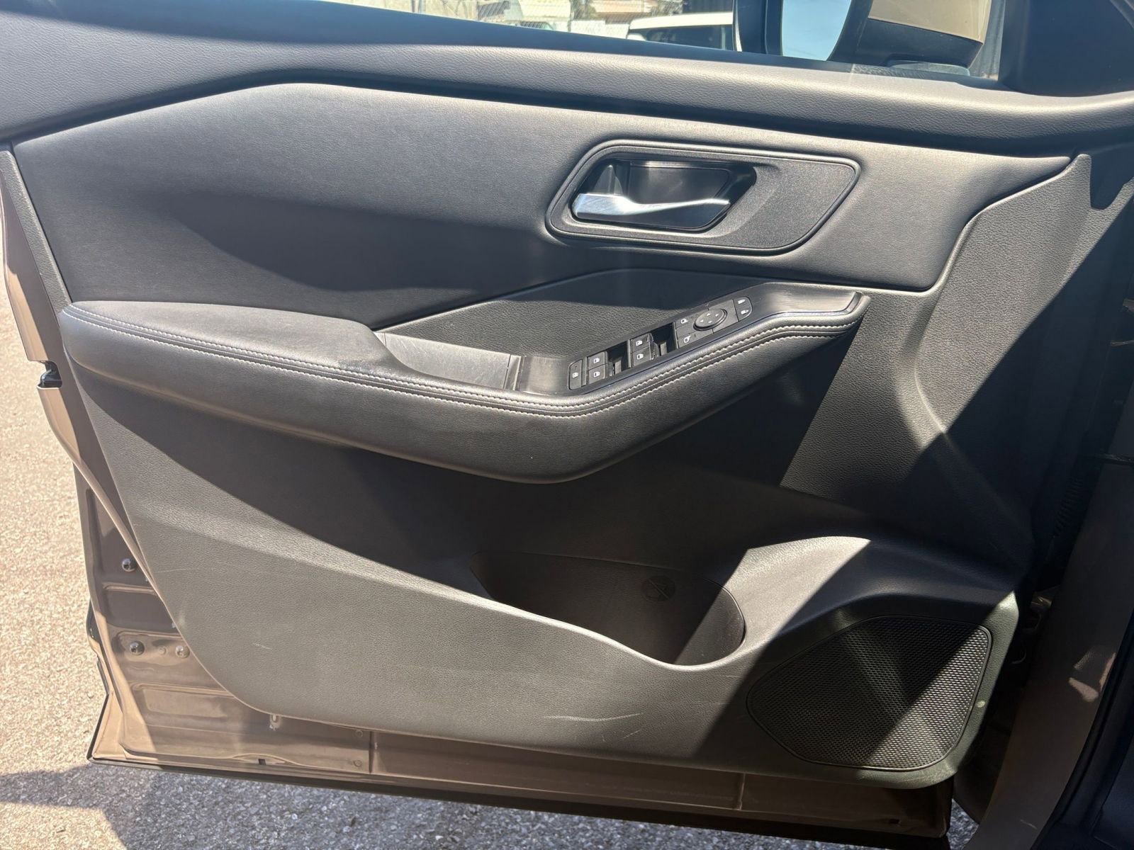 Used 2025 Nissan Rogue SV FWD image 18