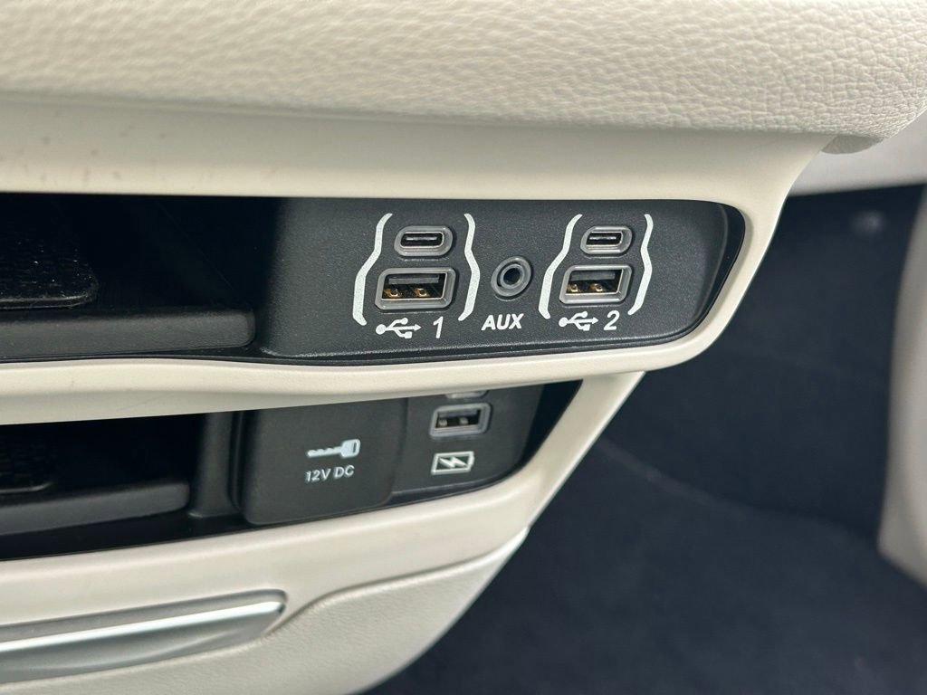 Certified 2022 Chrysler Pacifica Touring-L image 56