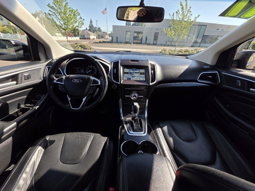 Used 2017 Ford Edge Titanium w/ Technology Package FWD image 14