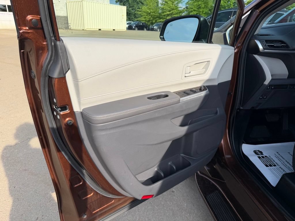 Used 2022 Toyota Sienna LE FWD image 10