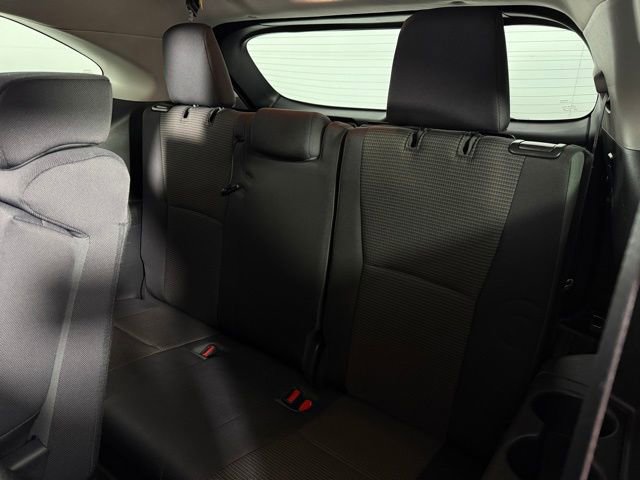 Used 2020 Toyota Highlander LE image 18