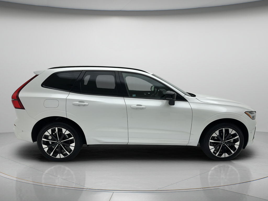 Used 2026 Volvo XC60 B5 Plus AWD/4WD image 6