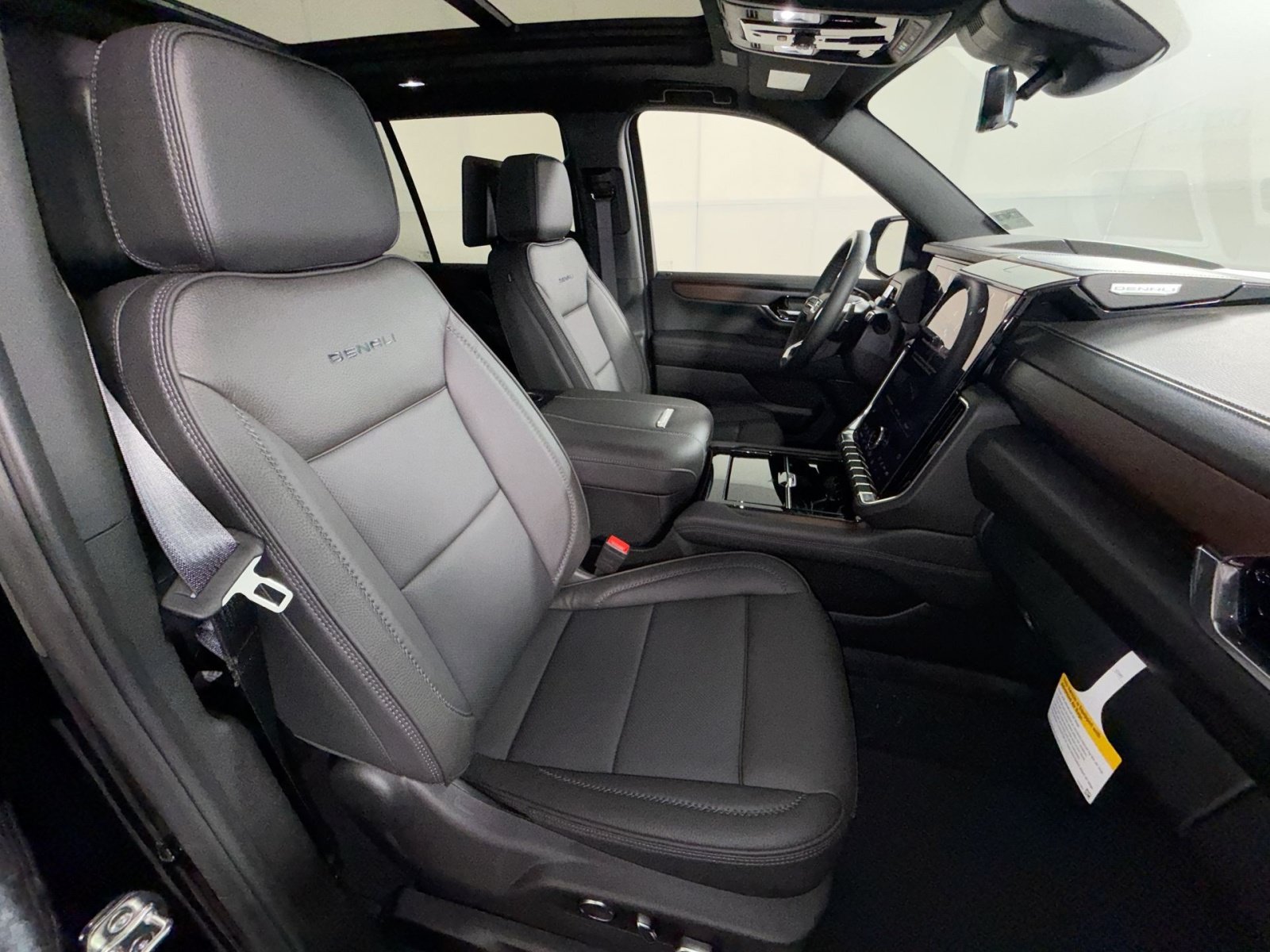 New 2026 GMC Yukon Denali w/ Denali Reserve Package AWD/4WD image 28