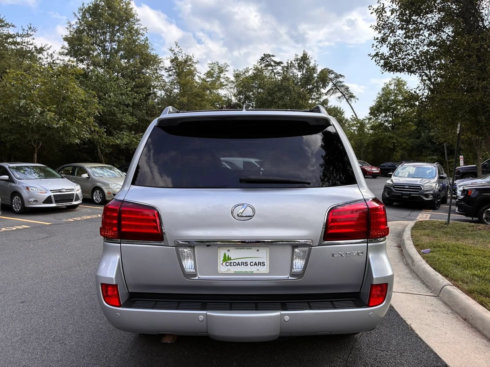Used 2011 Lexus LX 570 4WD w/ Luxury Pkg image 7