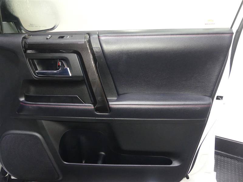 Used 2018 Toyota 4Runner TRD Off-Road Premium AWD/4WD image 18