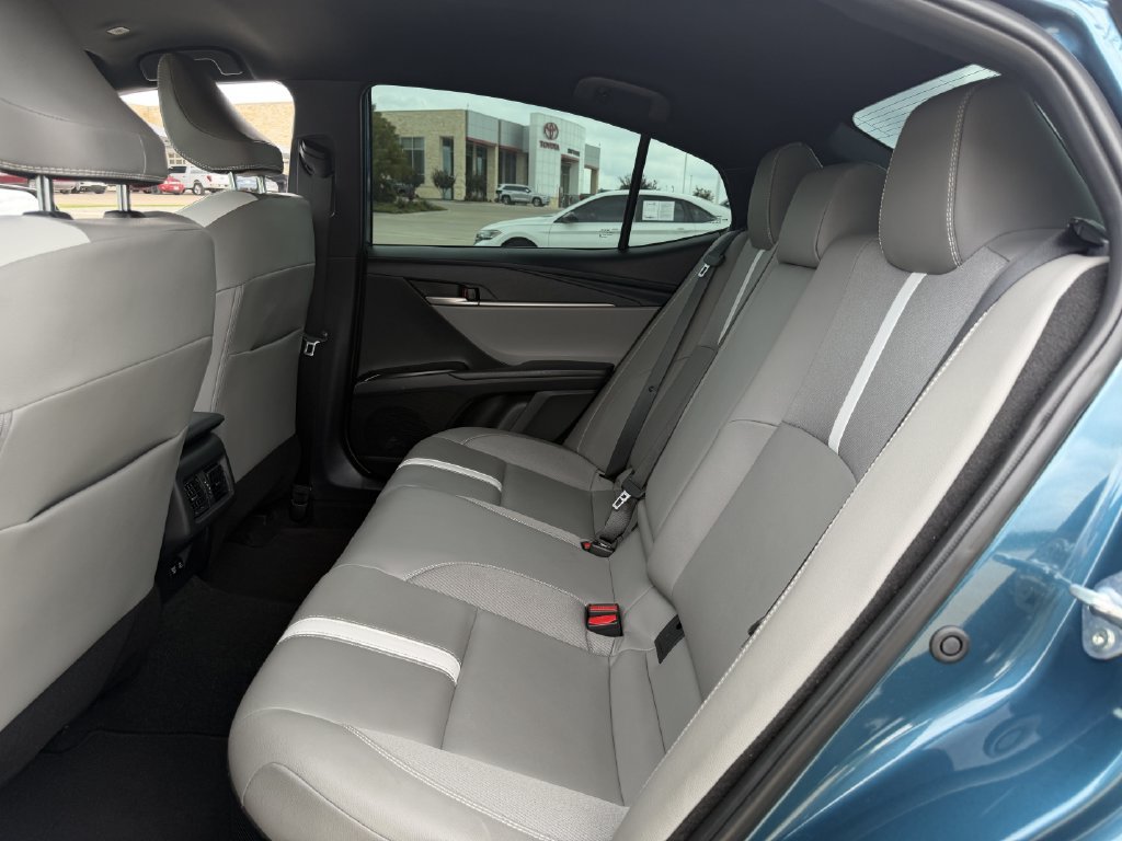 Used 2025 Toyota Camry SE w/ Convenience Package FWD image 19