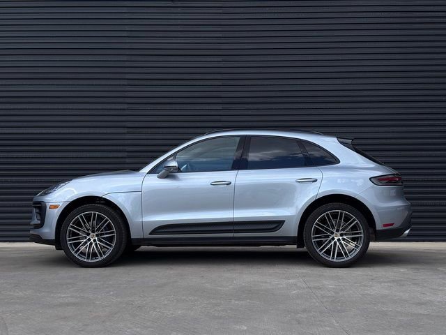 Certified 2026 Porsche Macan image 2