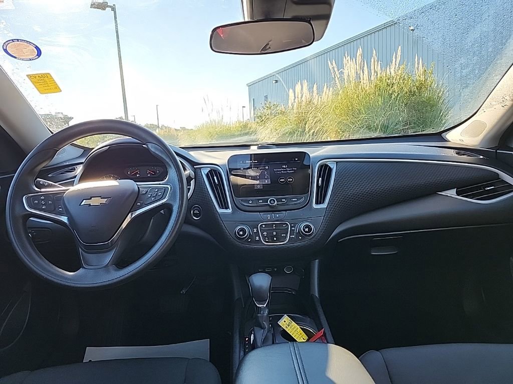 Used 2024 Chevrolet Malibu LT image 3