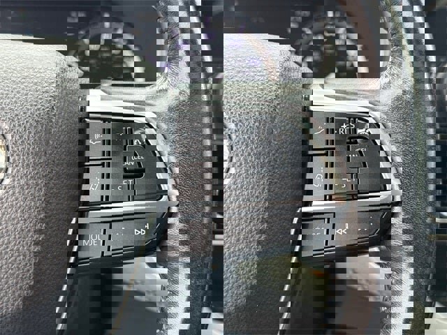 Used 2021 Toyota Highlander XLE image 30