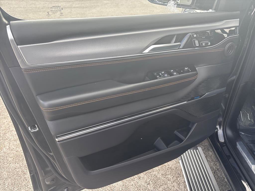 Used 2023 Jeep Grand Wagoneer L Series III w/ Rear Seat Video Group 1 image 17