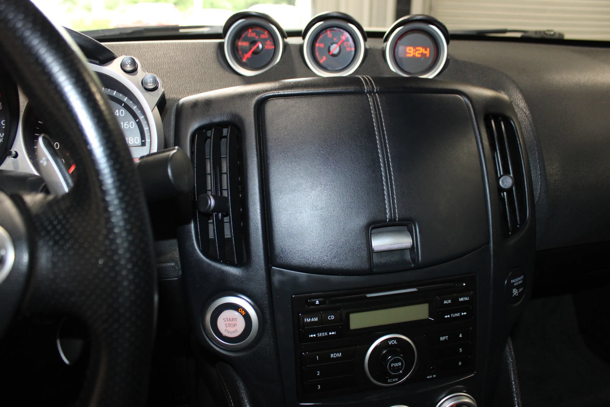 Used 2011 Nissan 370Z Coupe RWD image 13