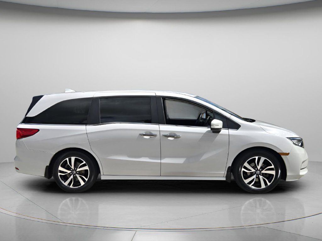 Used 2024 Honda Odyssey Touring image 3