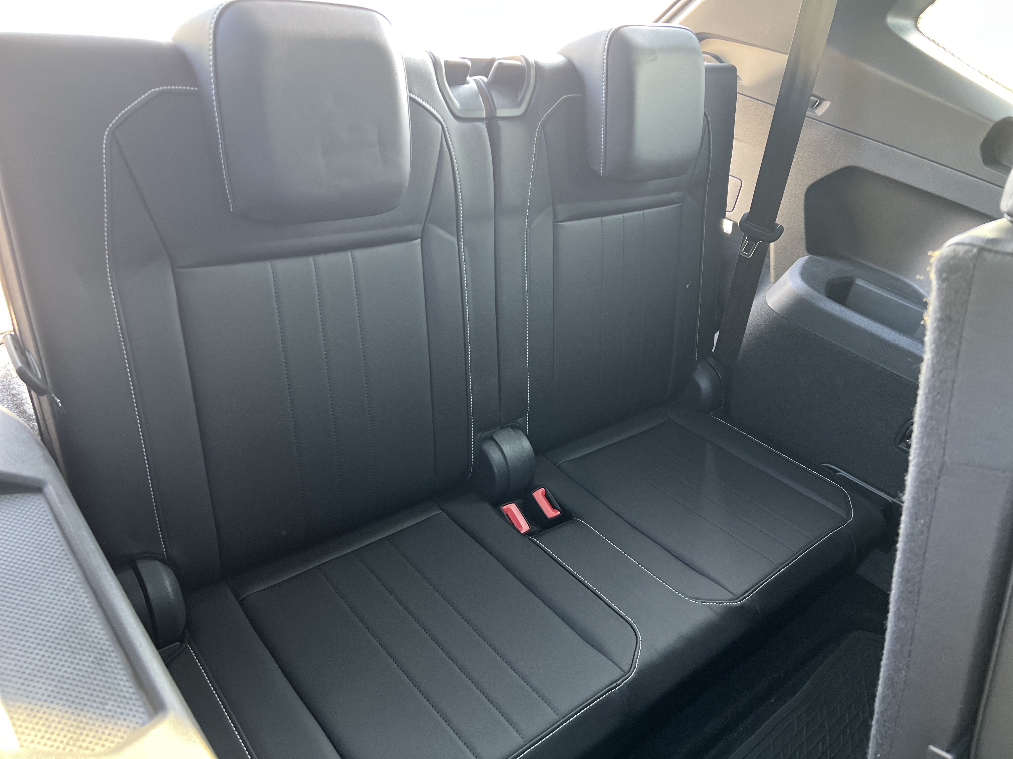 Certified 2022 Volkswagen Tiguan SE R-Line FWD image 27