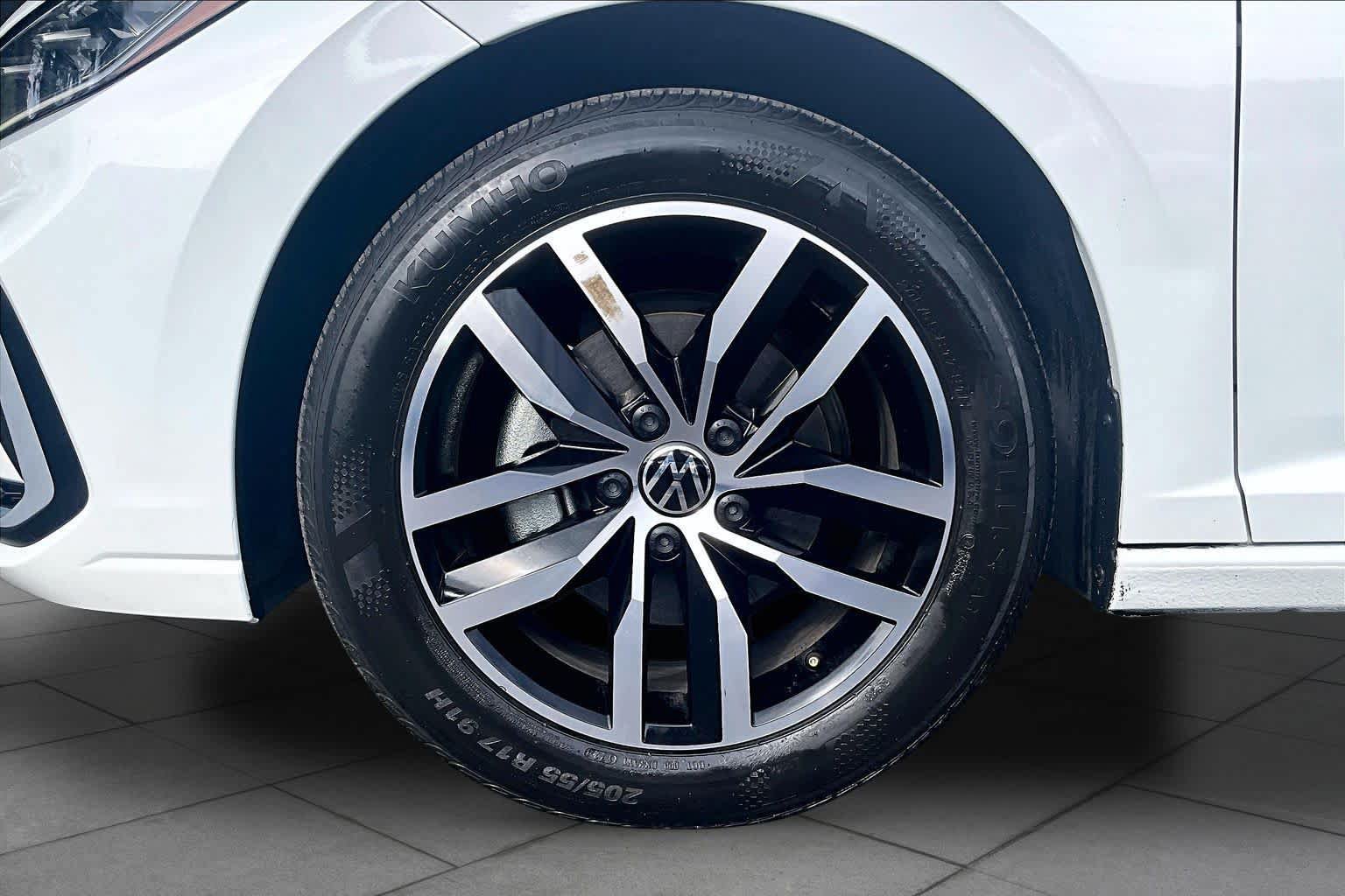 Used 2025 Volkswagen Jetta SE FWD image 10