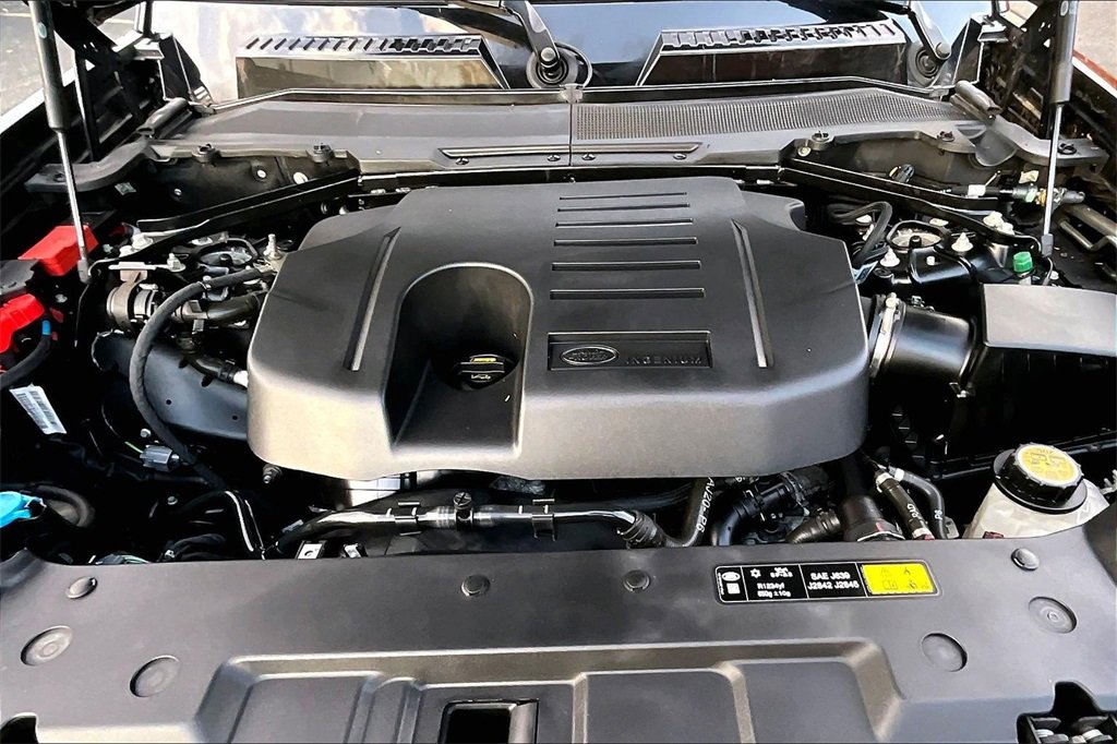 Used 2023 Land Rover Defender 110 X-Dynamic SE image 30