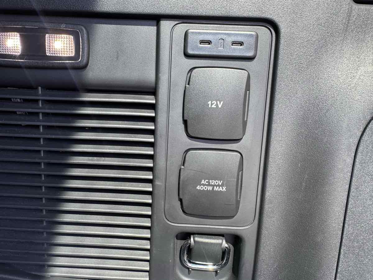 Used 2025 Ford Expedition Active AWD/4WD image 31
