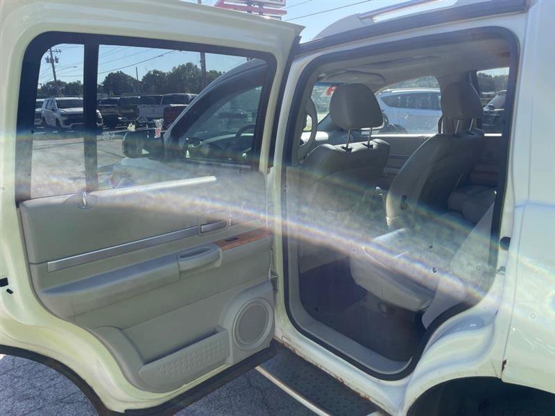 Used 2009 Chrysler Aspen Limited AWD/4WD image 10