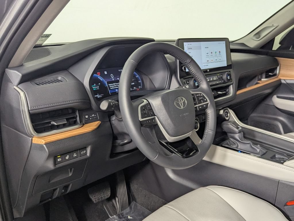 Used 2025 Toyota Grand Highlander AWD Hybrid image 13