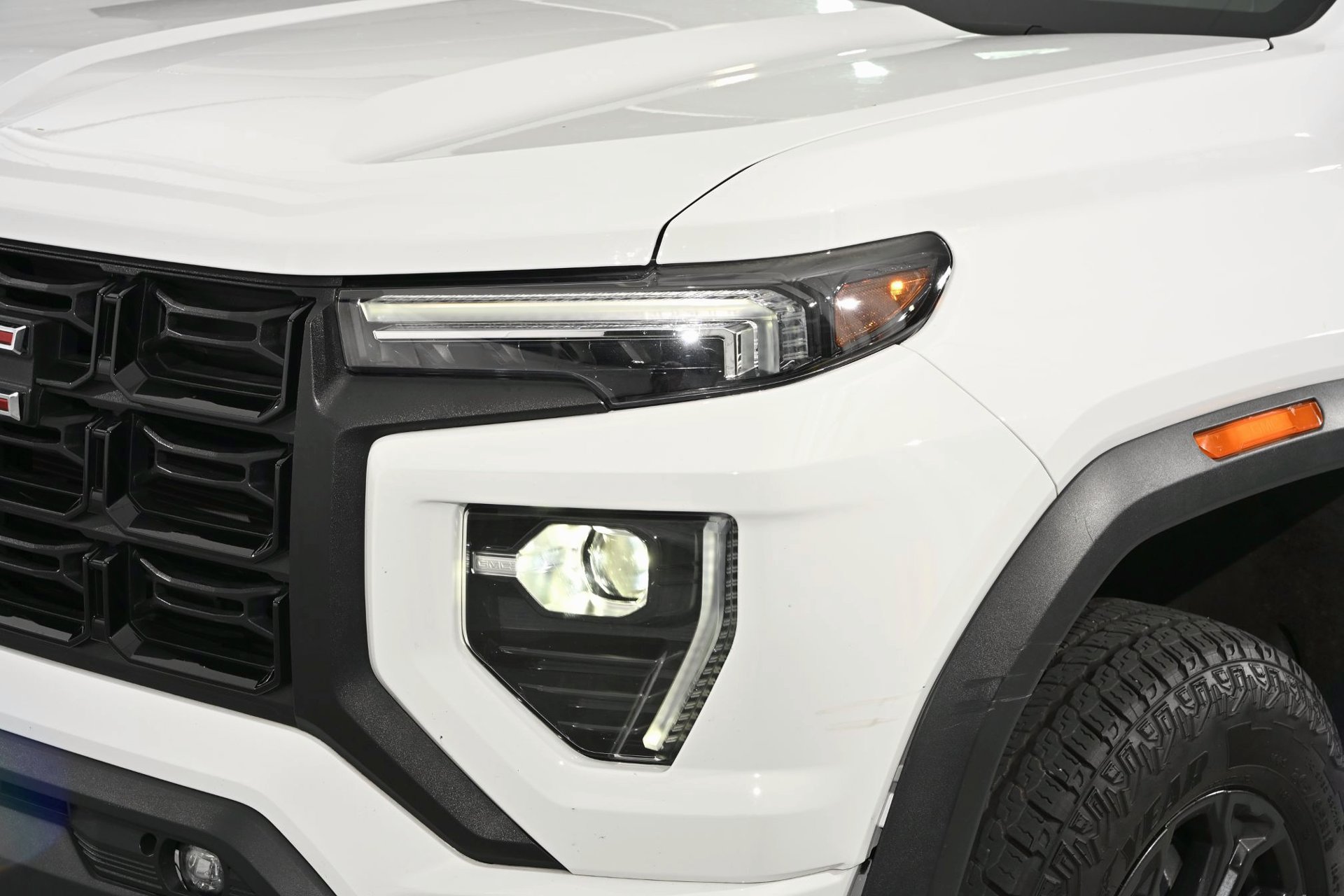 Used 2024 GMC Canyon Elevation w/ Convenience Package AWD/4WD image 9