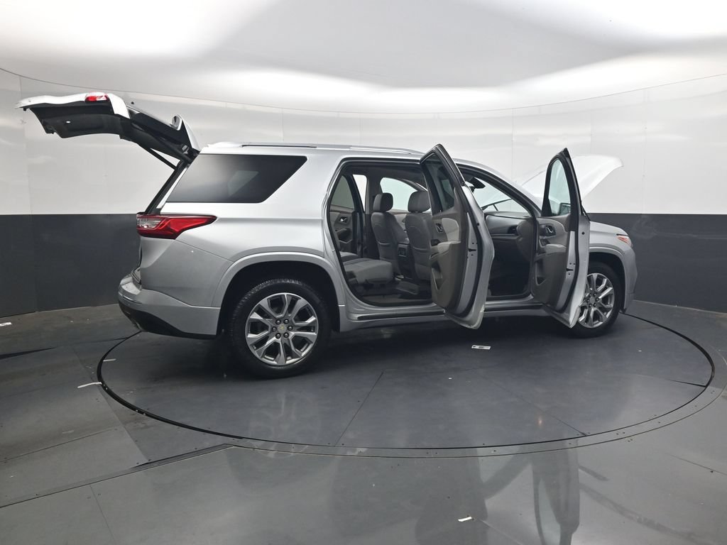 Used 2021 Chevrolet Traverse Premier FWD image 39