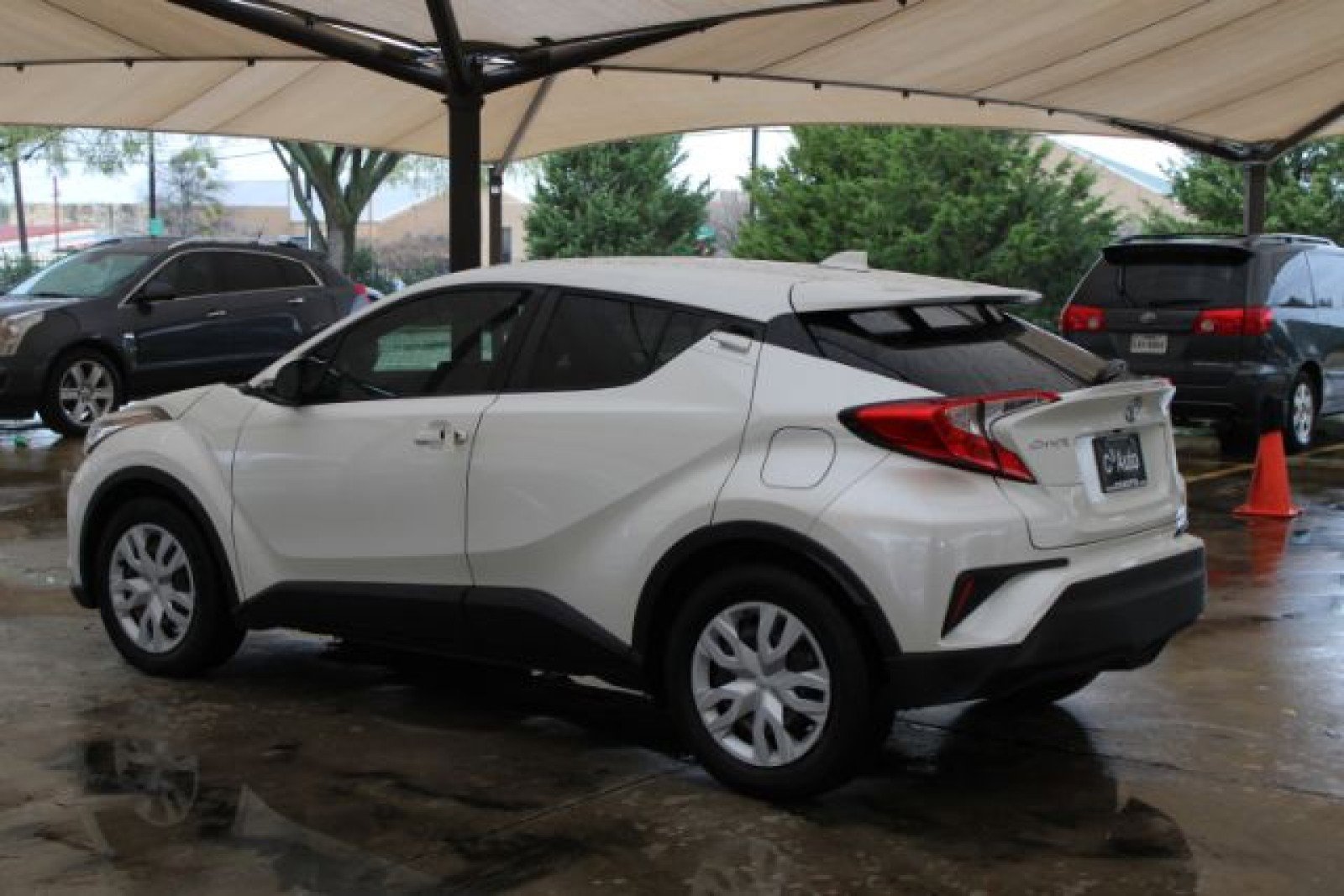 Used 2020 Toyota C-HR LE image 8