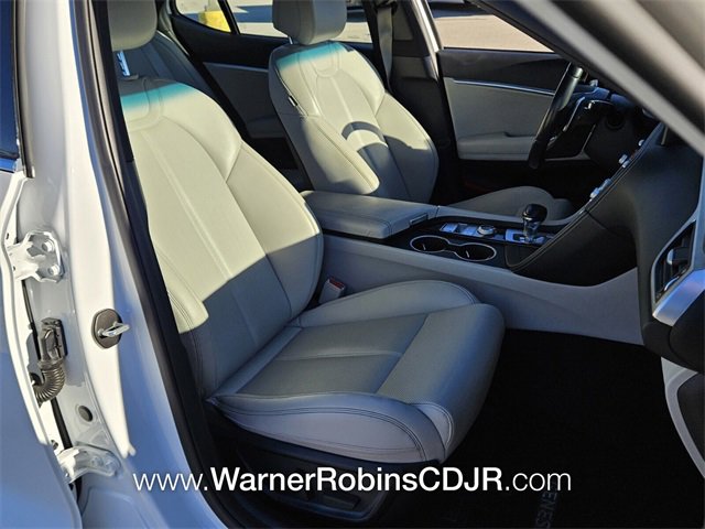 Used 2023 Genesis G70 2.0T image 16