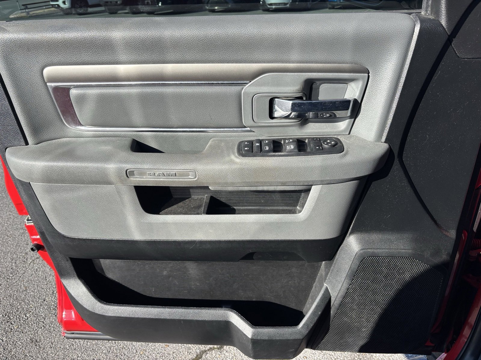 Used 2018 RAM 1500 Classic SLT image 16