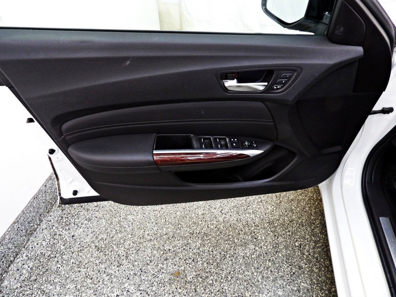 Used 2016 Acura TLX w/ Technology Package FWD image 7