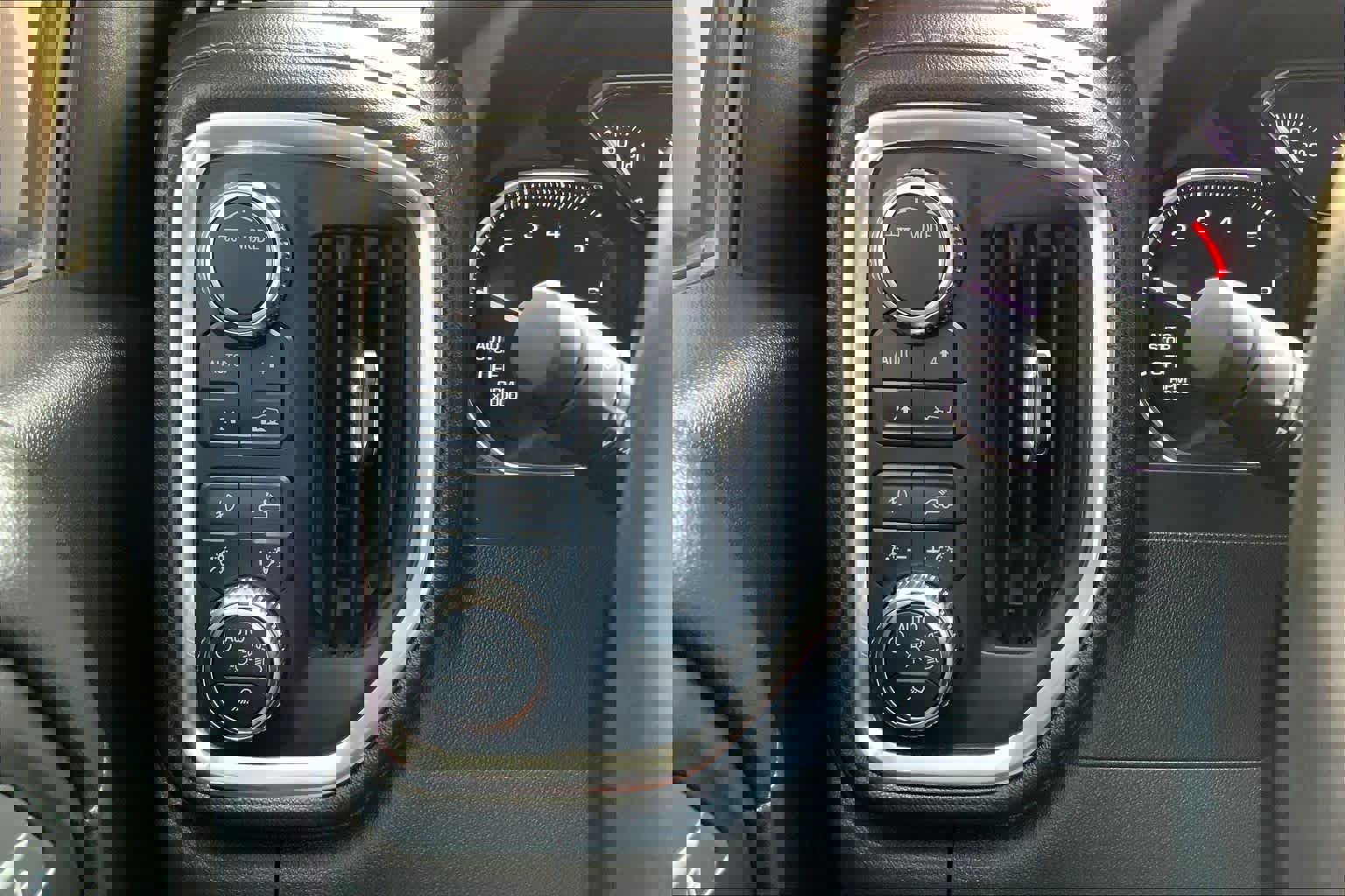 Used 2021 GMC Sierra 1500 SLT AWD/4WD image 36