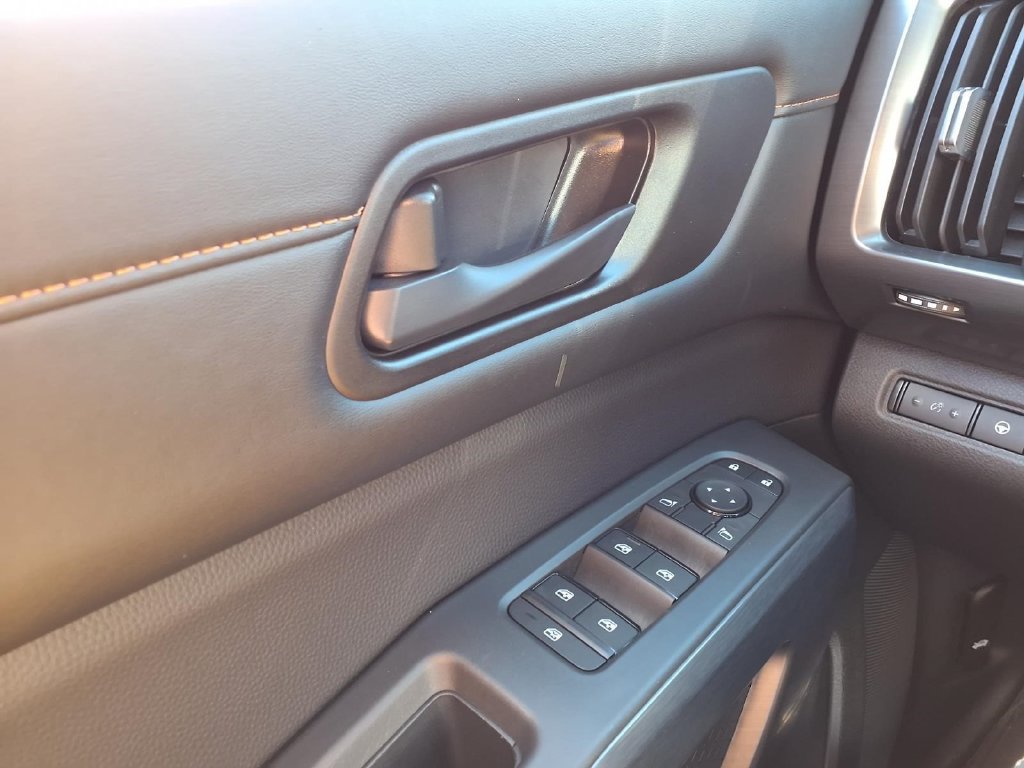 Used 2025 Nissan Pathfinder Rock Creek AWD/4WD image 19