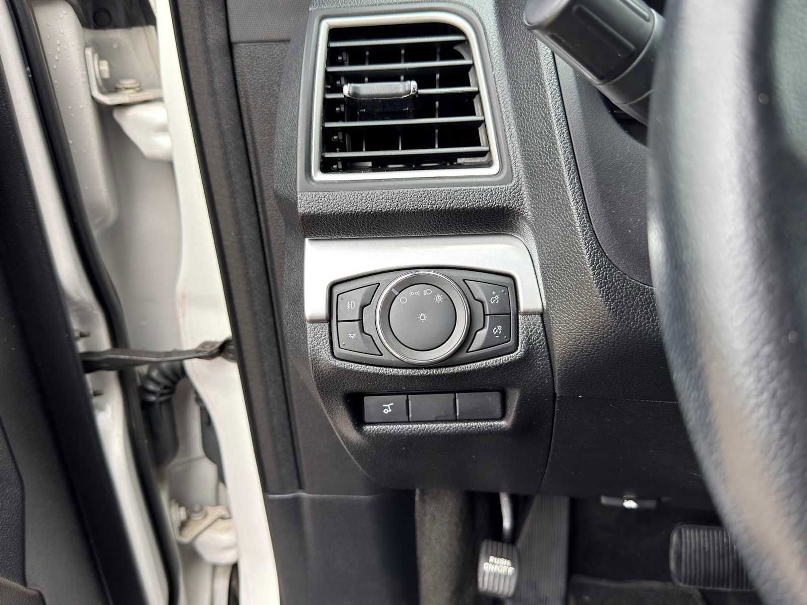 Used 2017 Ford Explorer XLT w/ Equipment Group 202A FWD image 17