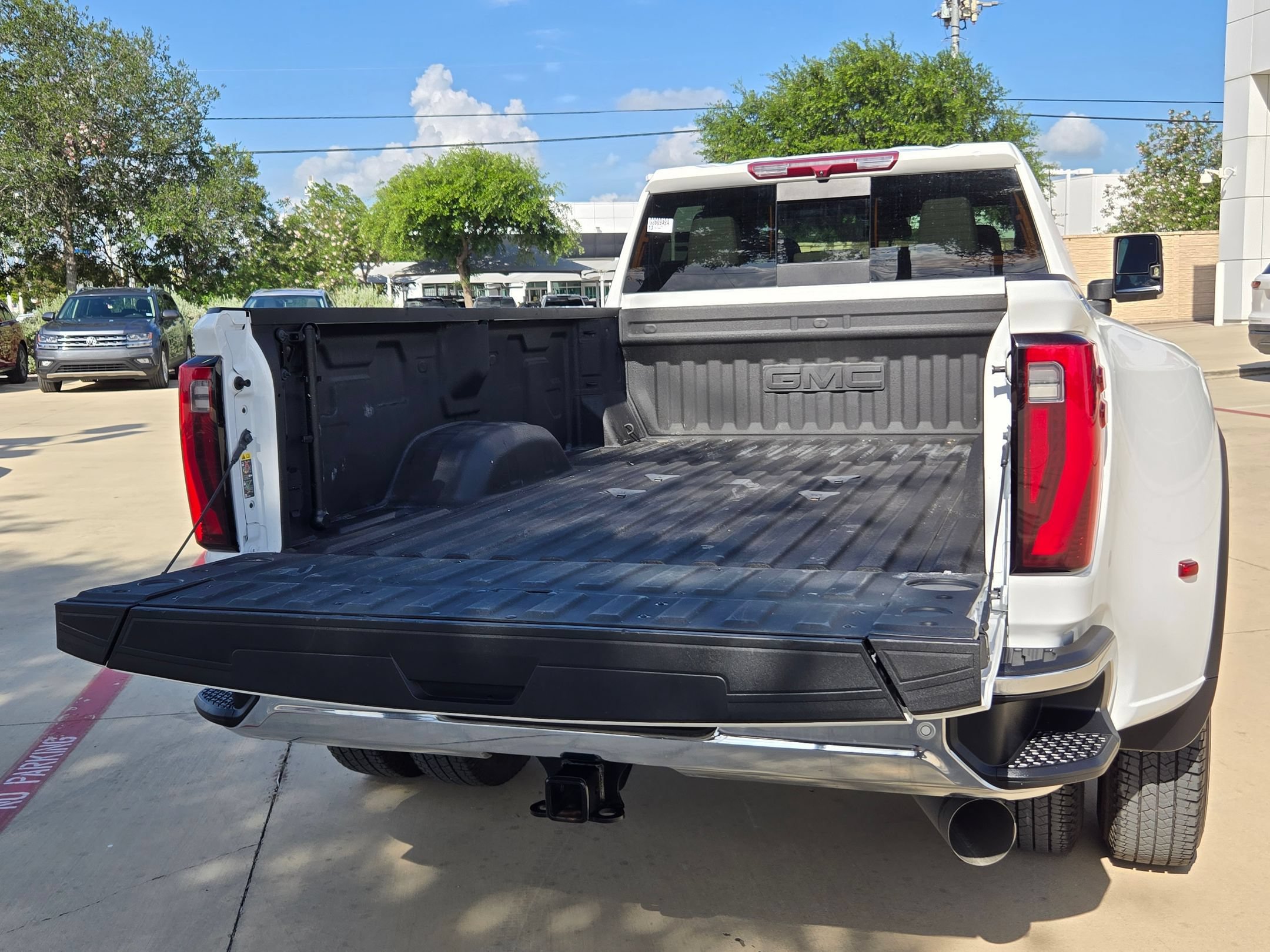 Certified 2025 GMC Sierra 3500 SLT w/ Texas SLT Premium Package AWD/4WD image 25